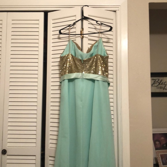 Formal dress - Picture 3 of 3